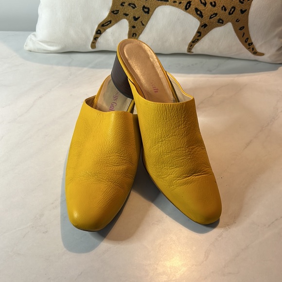 Lisa Says Gah 'Lou Mule’ Size 9 Canary Yellow - Picture 4 of 14